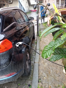 Elektrikli Ara� �arj �nitesi